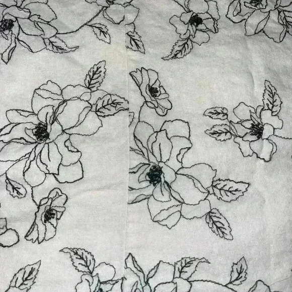 Embroidered Floral Skirt With Lace Underneath - Picture 3 of 4